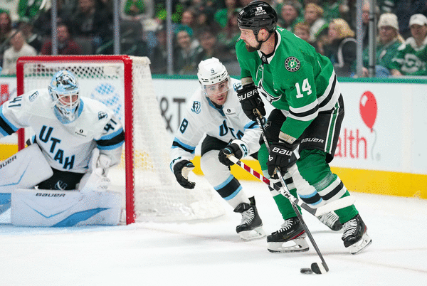 Zklamání kapitána Dallas Stars Jamieho Benna po prohře v play-off